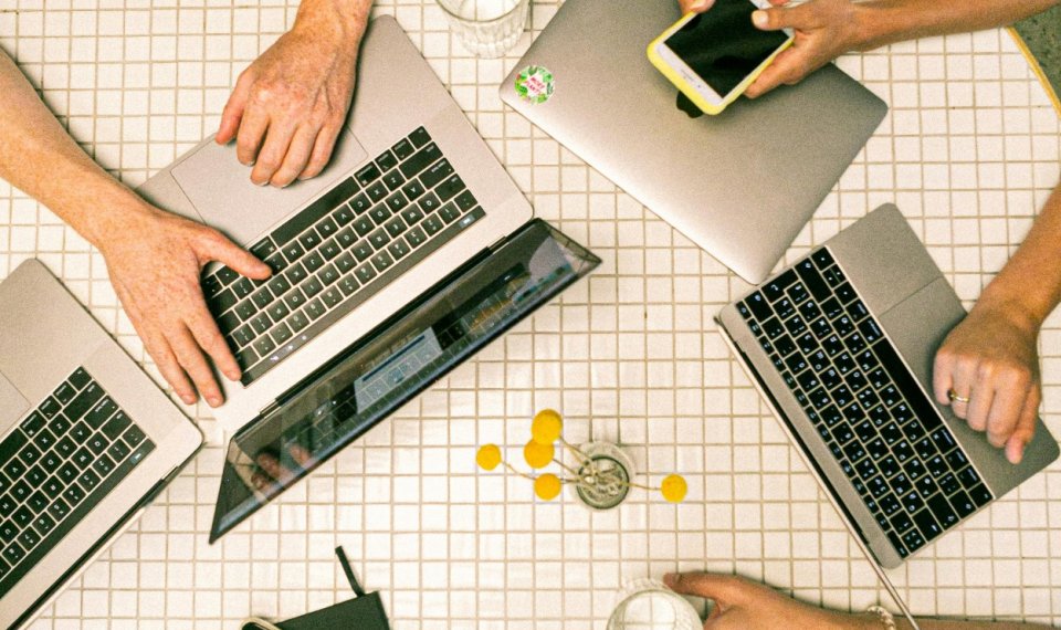 pexels-canvastudio-3194519